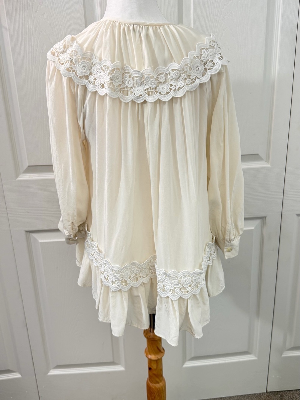 Kate Spade New York Silk Lace Ruffle High Low Boho Blouse Ivory womens Medium - Picture 3 of 12